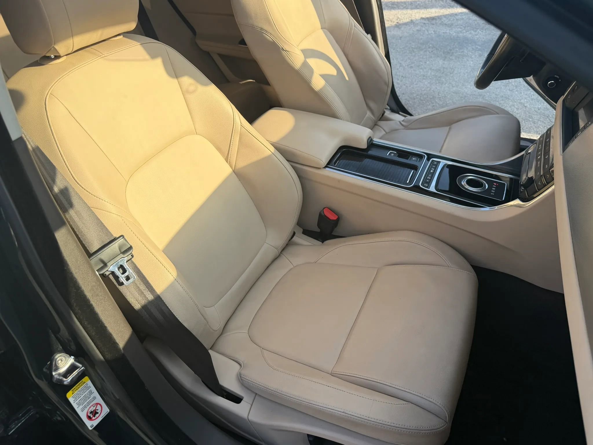 Used 2016 Jaguar XF Premium RWD image 10