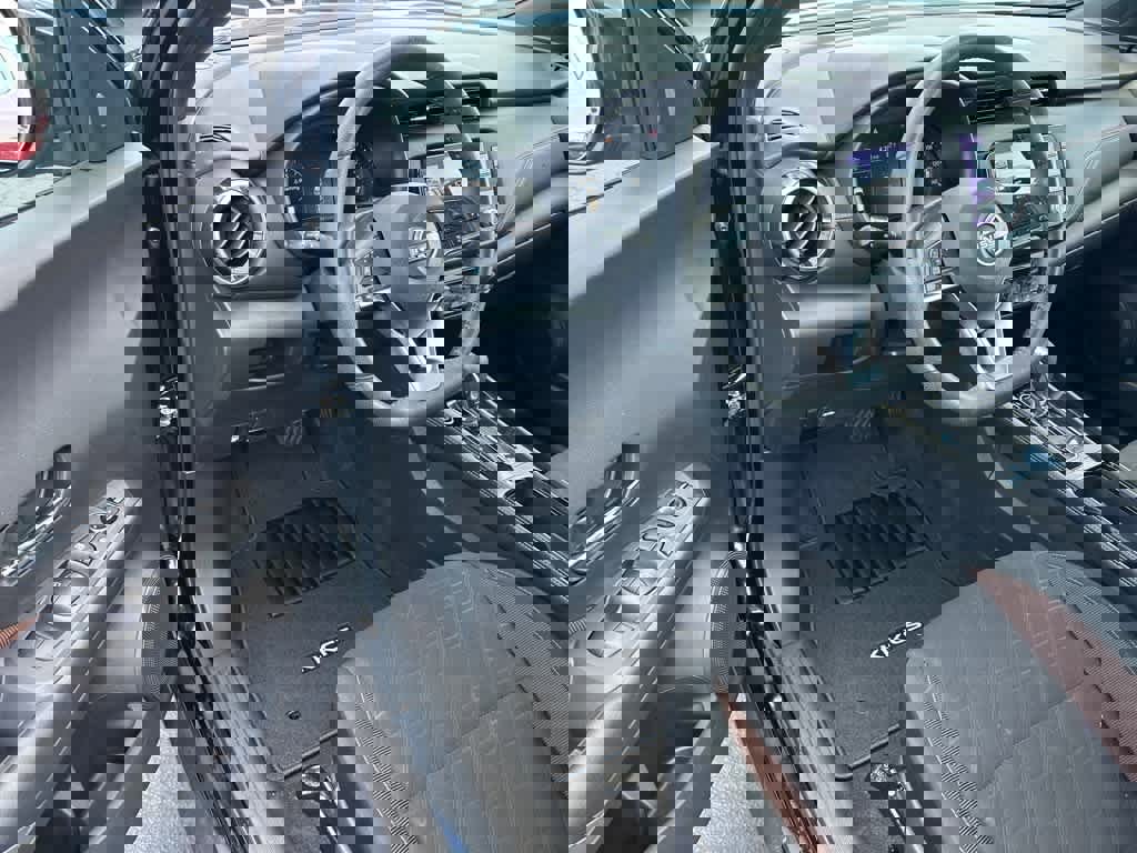 Certified 2024 Nissan Kicks SR image 9