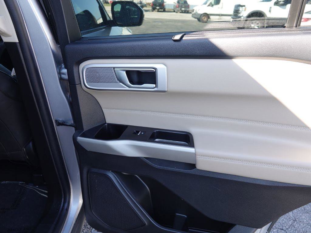 Used 2022 Ford Explorer Limited w/ Equipment Group 301A RWD image 31