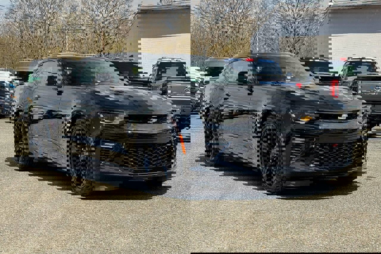 Used 2017 Chevrolet Camaro SS RWD image 1