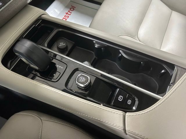 Used 2023 Volvo XC90 B6 Plus AWD/4WD image 22