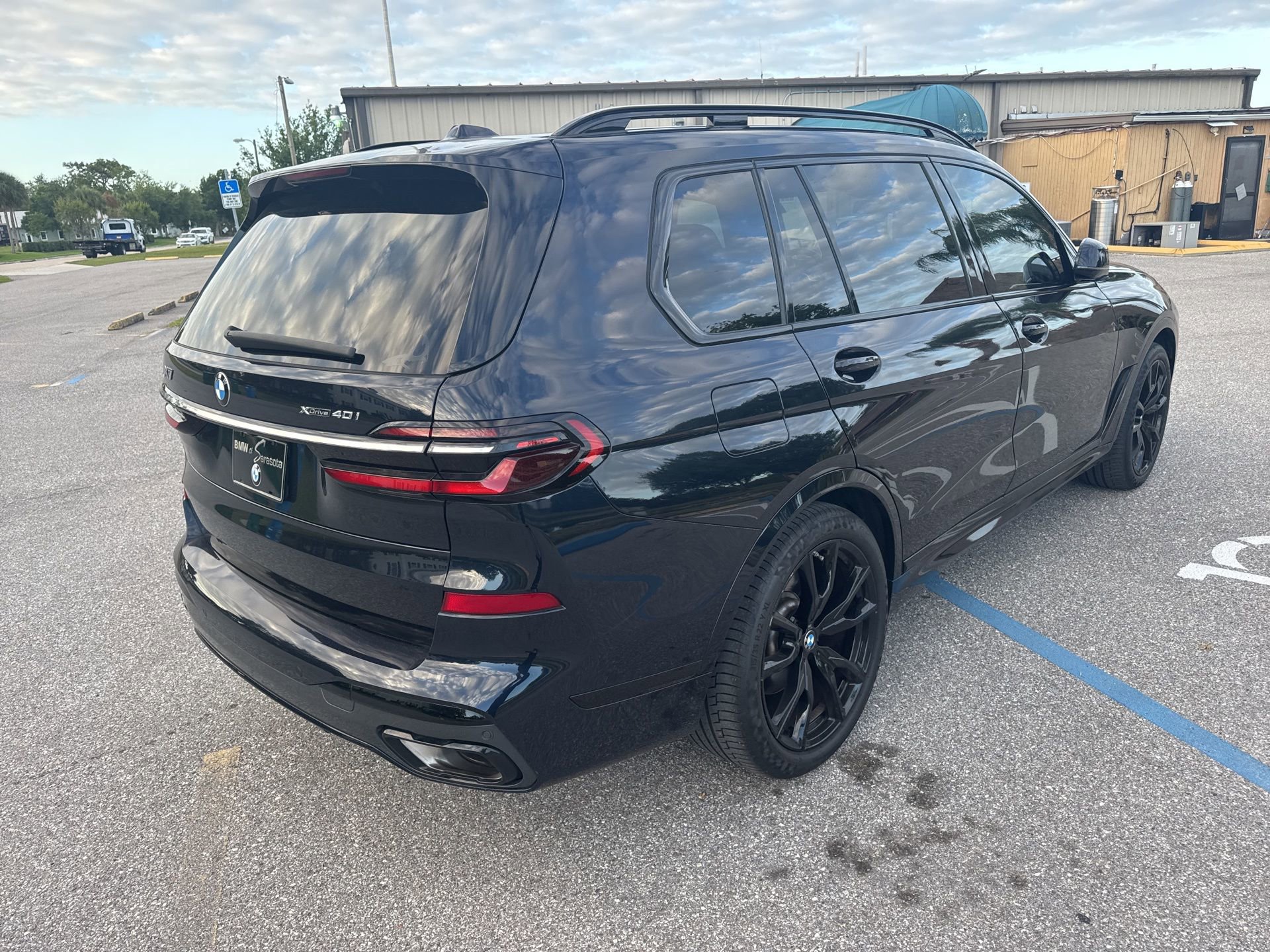 Certified 2023 BMW X7 xDrive40i w/ Executive Package image 3