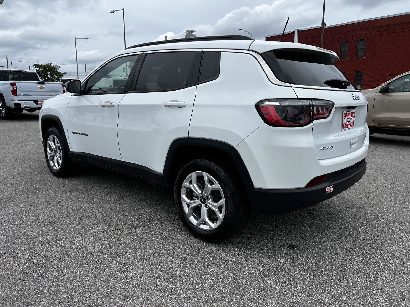 Used 2025 Jeep Compass Latitude AWD/4WD image 29