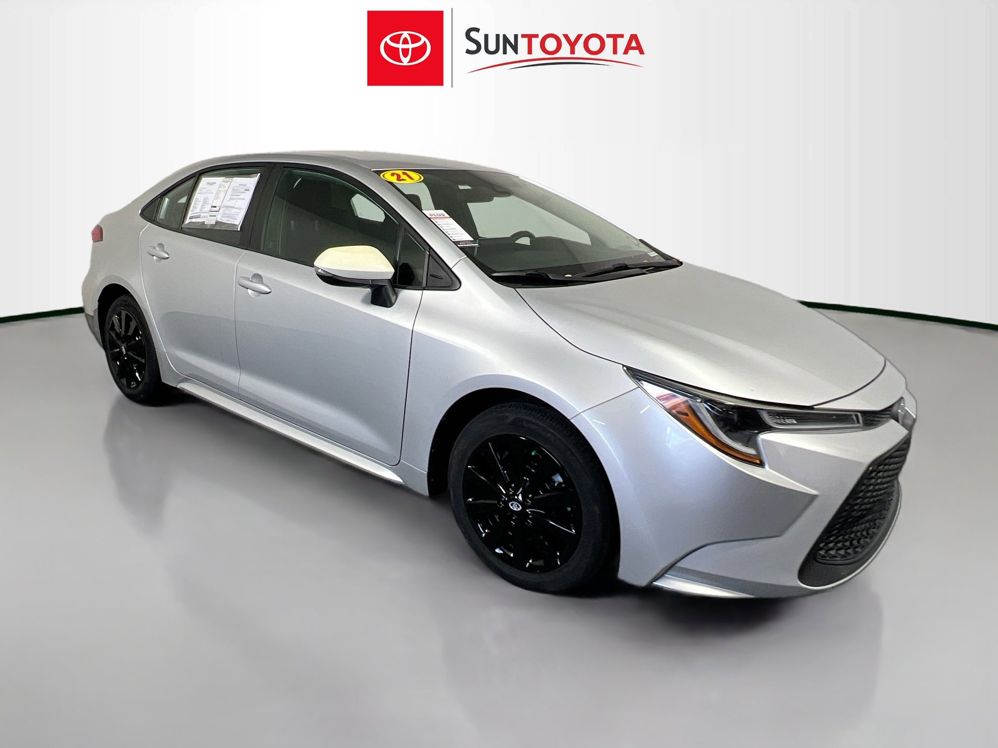 Used 2021 Toyota Corolla LE image 1