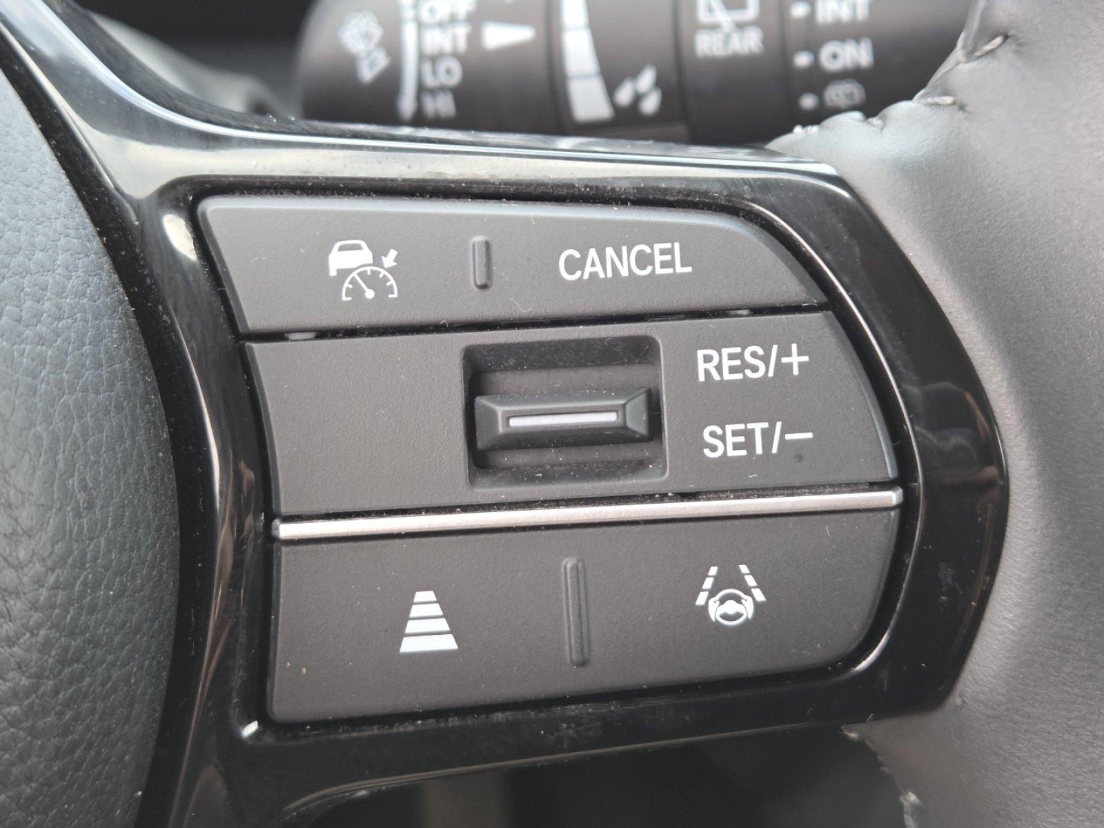 Used 2024 Honda HR-V EX-L image 9