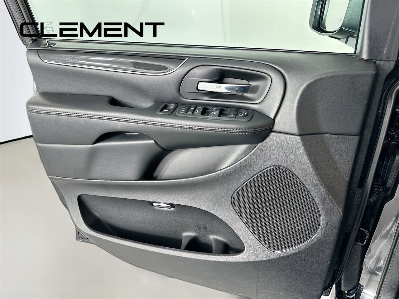 Used 2019 Dodge Grand Caravan SE image 26