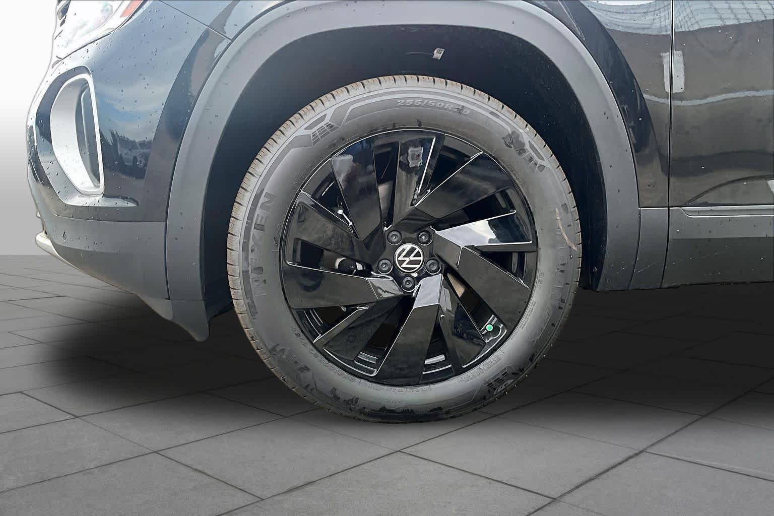 New 2026 Volkswagen Atlas SE FWD image 11