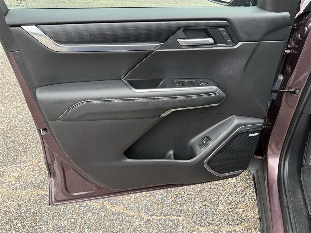 Used 2025 GMC Acadia Elevation image 18