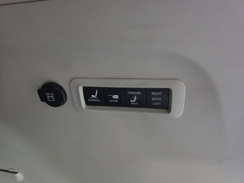 Used 2020 Chrysler Pacifica Limited FWD image 10