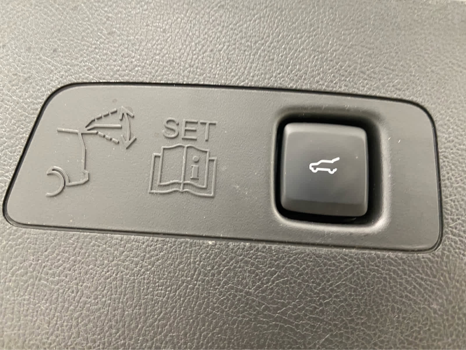 Used 2025 Lincoln Corsair Grand Touring AWD/4WD image 11