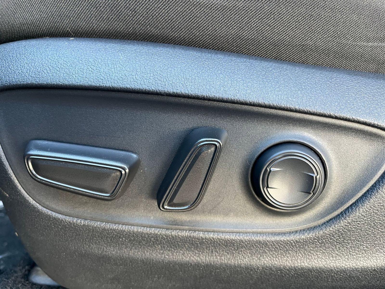 Used 2025 Toyota RAV4 XLE w/ Convenience Package image 27