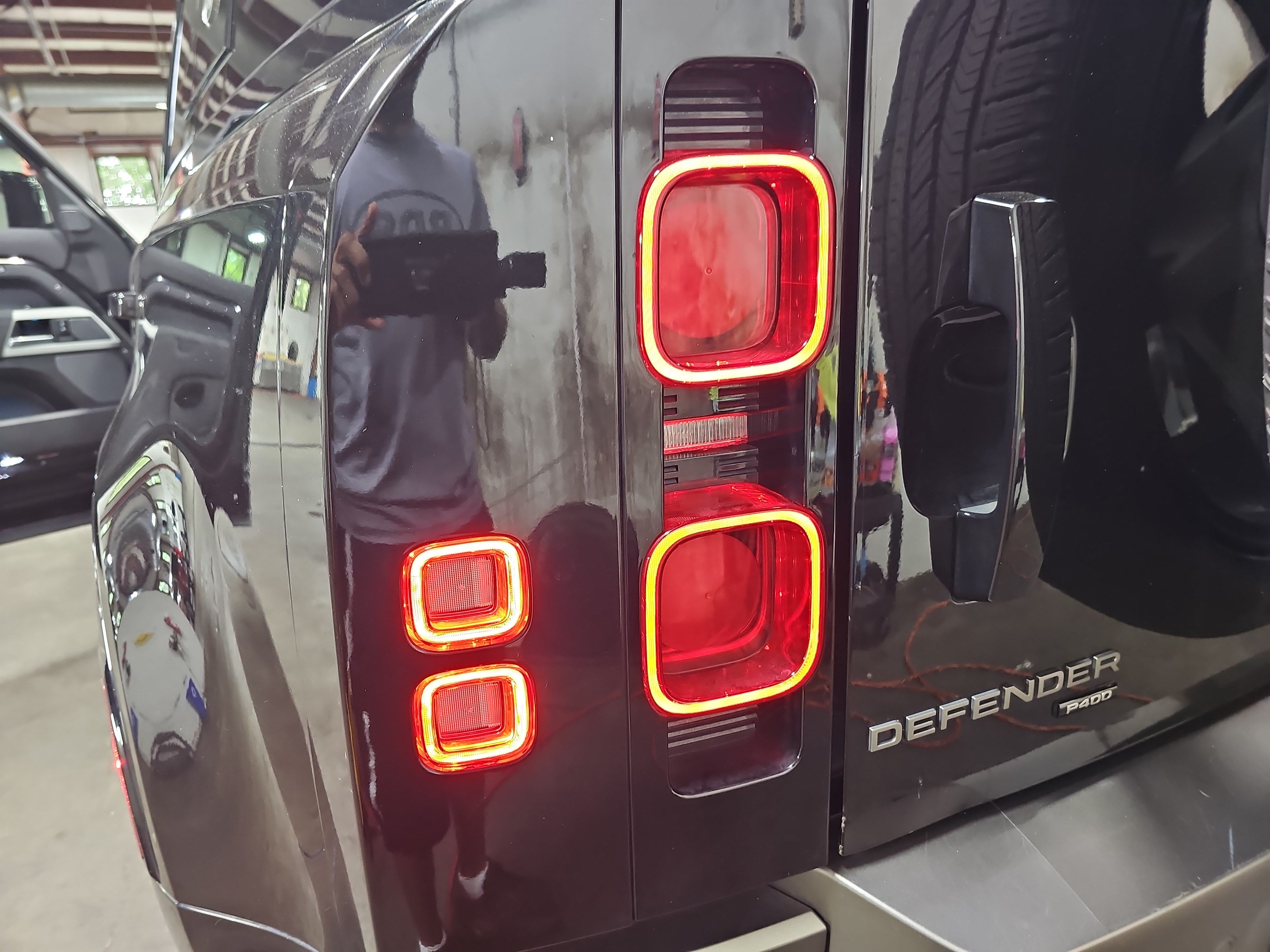 Used 2022 Land Rover Defender 110 X-Dynamic SE AWD/4WD image 35