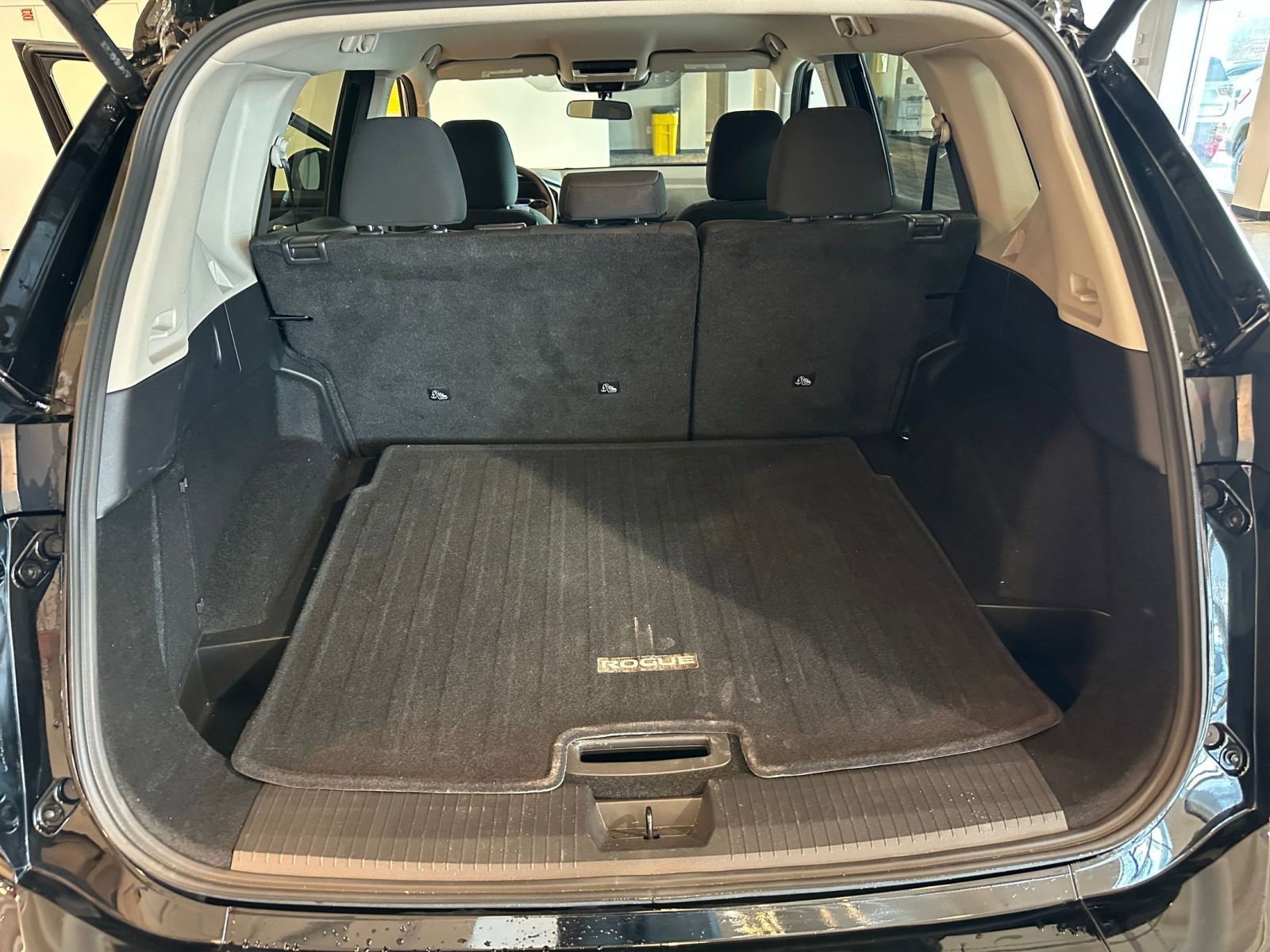 Used 2025 Nissan Rogue SV image 32