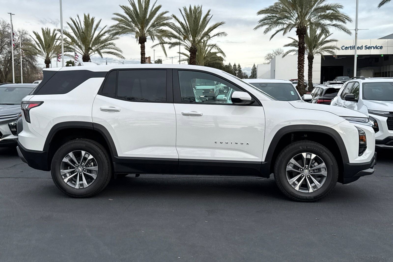 New 2026 Chevrolet Equinox LT image 2