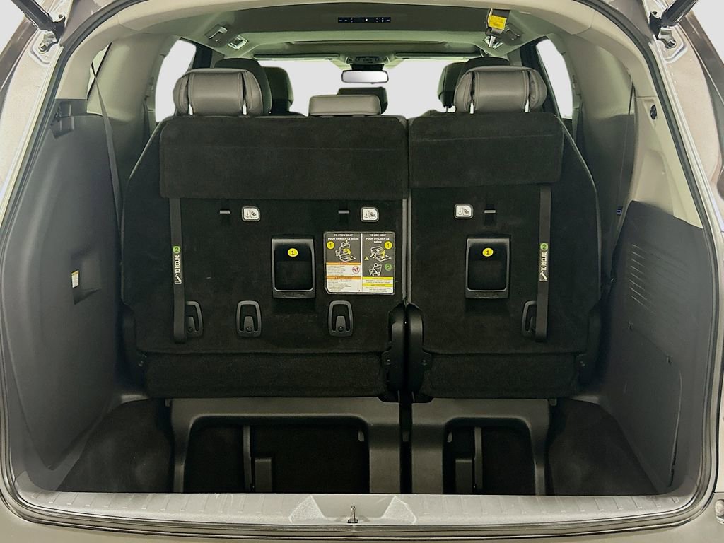 Used 2021 Toyota Sienna XLE FWD image 24