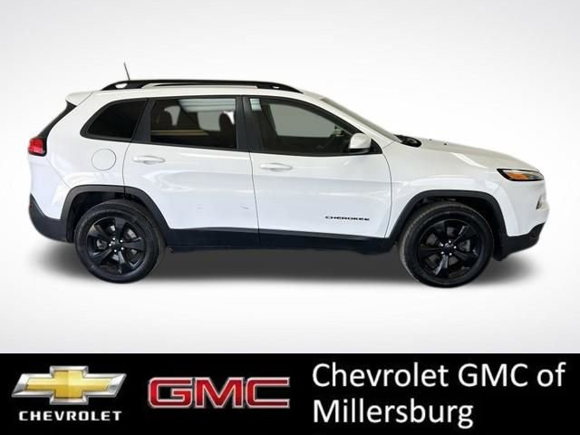 Used 2018 Jeep Cherokee Latitude w/ Altitude Package AWD/4WD image 2