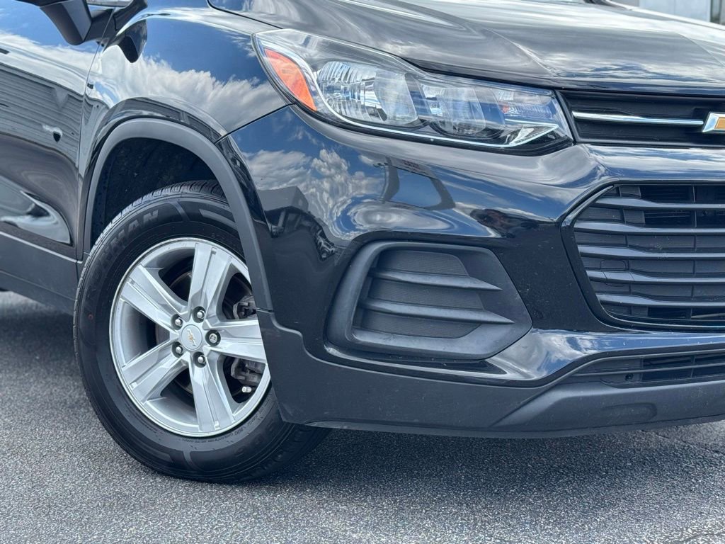 Used 2022 Chevrolet Trax LS w/ Tint and Cruise Package AWD/4WD image 2