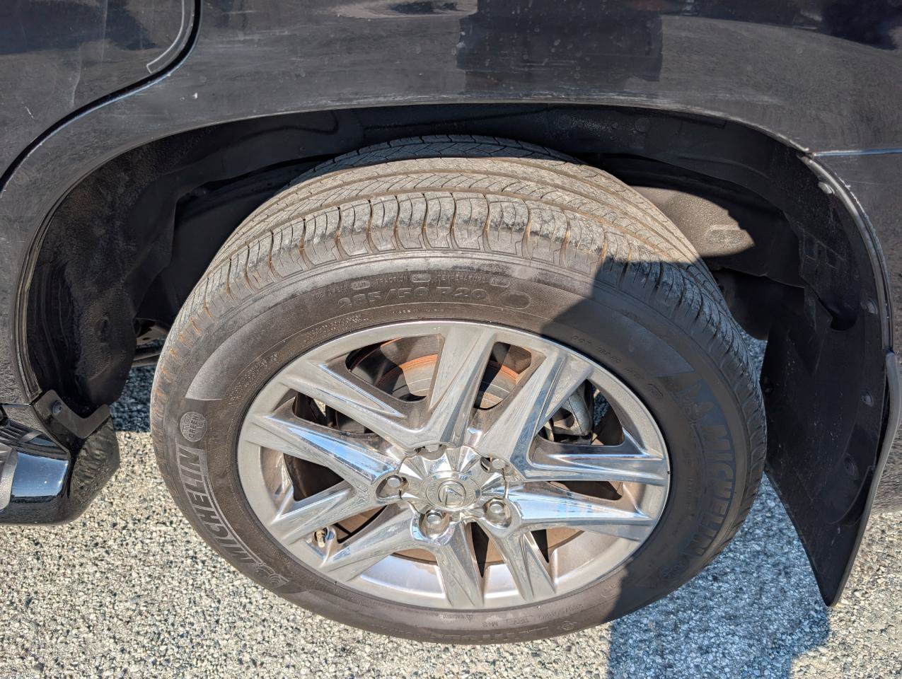 Used 2013 Lexus LX 570 4WD w/ Luxury Pkg w/Pre-crash image 10