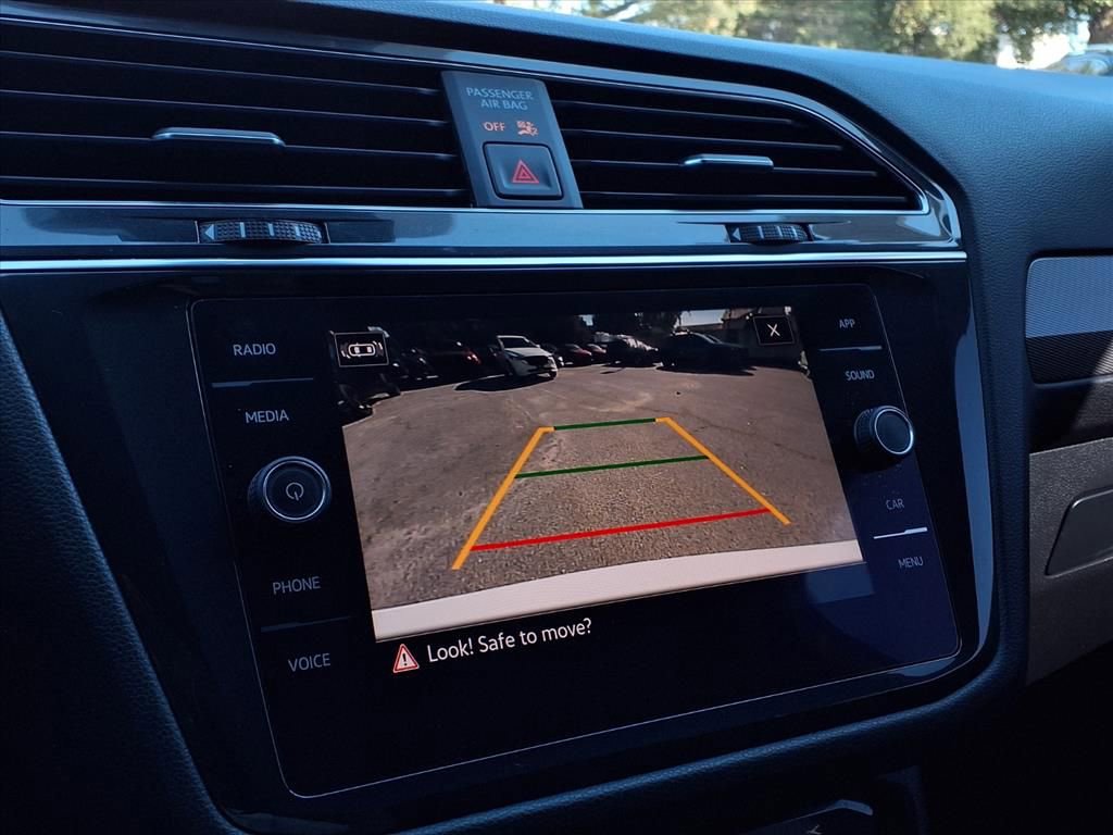 Used 2022 Volkswagen Tiguan SE R-Line image 9