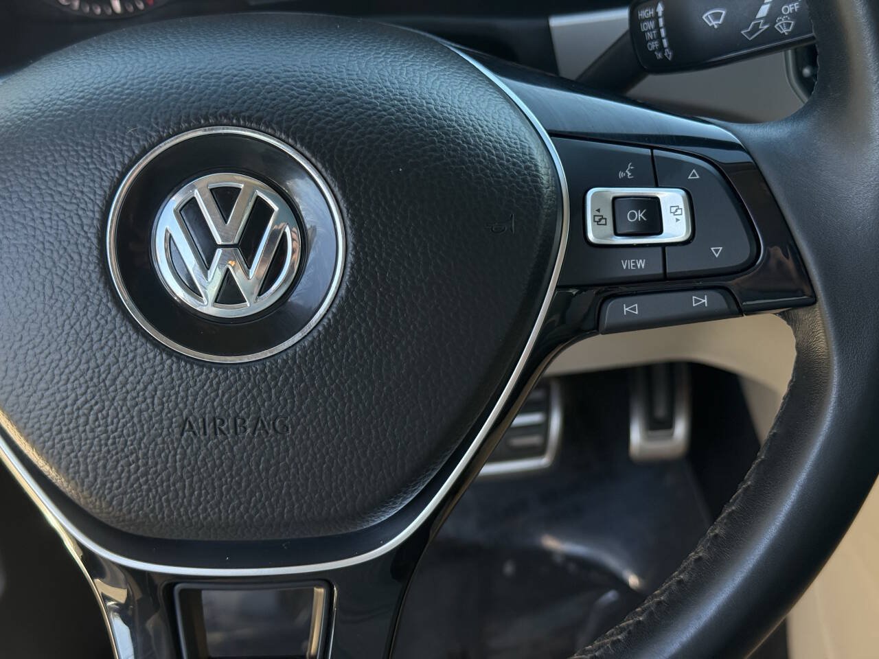 Used 2019 Volkswagen Atlas SEL R-Line AWD/4WD image 18
