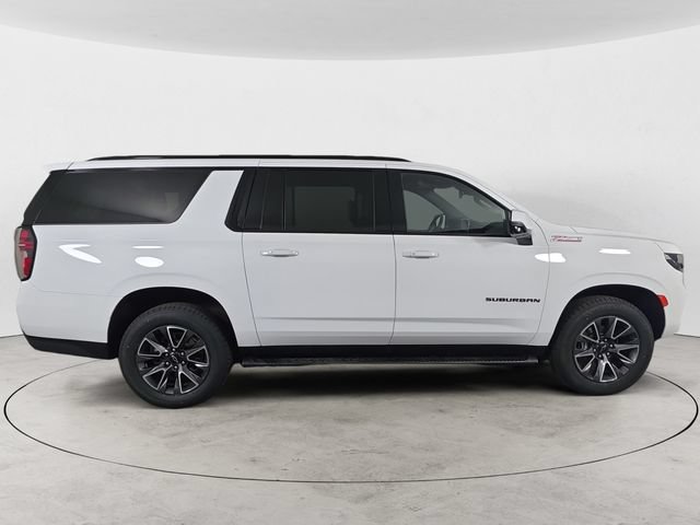 Certified 2023 Chevrolet Suburban Z71 w/ Luxury Package AWD/4WD image 4