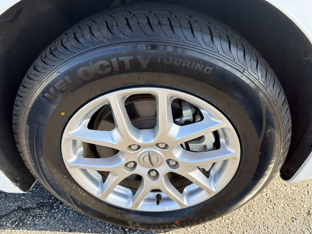 Used 2024 Chrysler Pacifica Touring-L FWD image 12