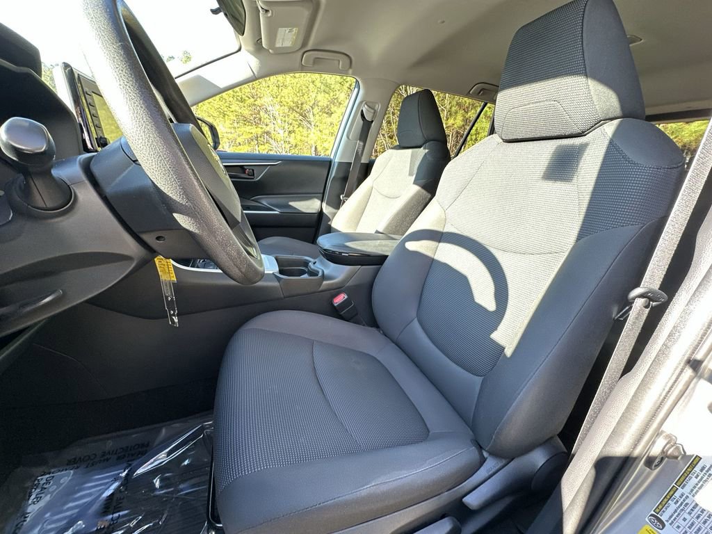 Used 2021 Toyota RAV4 LE image 13