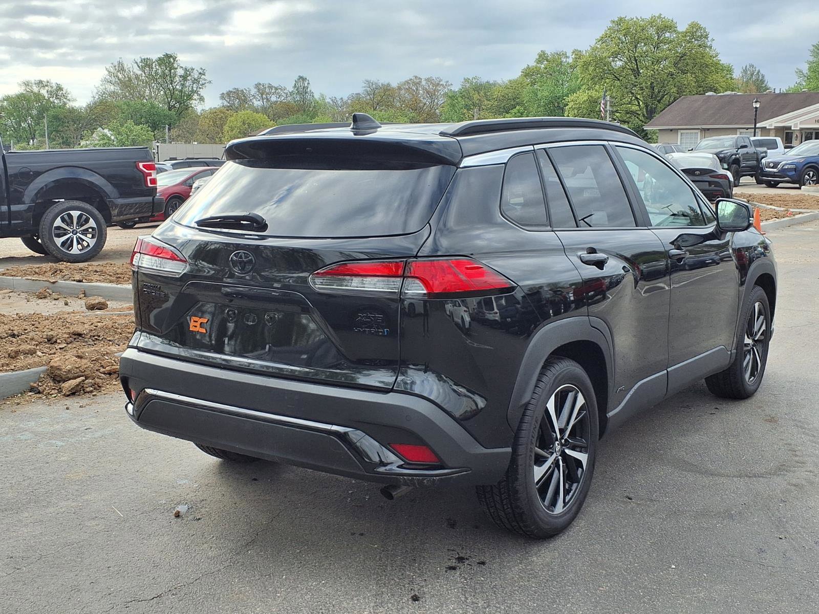 Used 2023 Toyota Corolla Cross XSE w/ Convenience Package AWD/4WD image 4