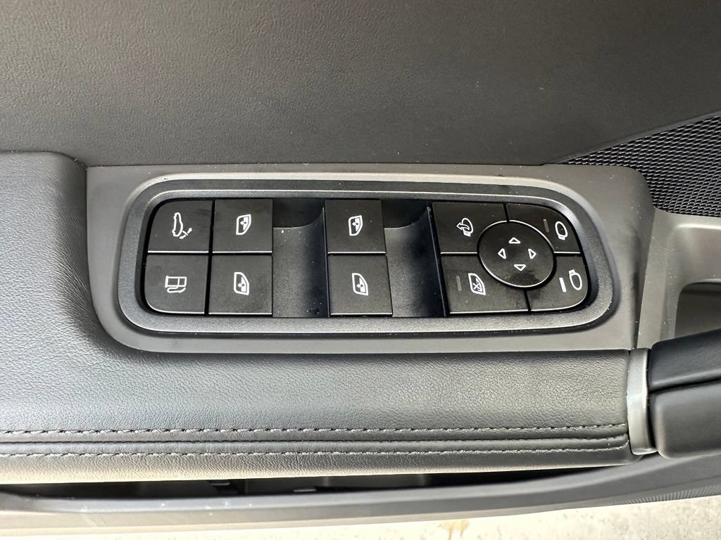 Certified 2026 Porsche Cayenne E-Hybrid Coupe AWD/4WD image 18
