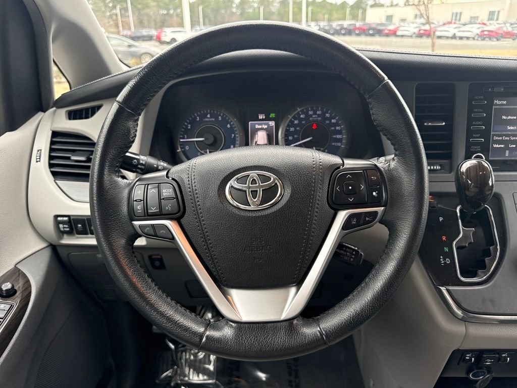 Used 2019 Toyota Sienna XLE image 18
