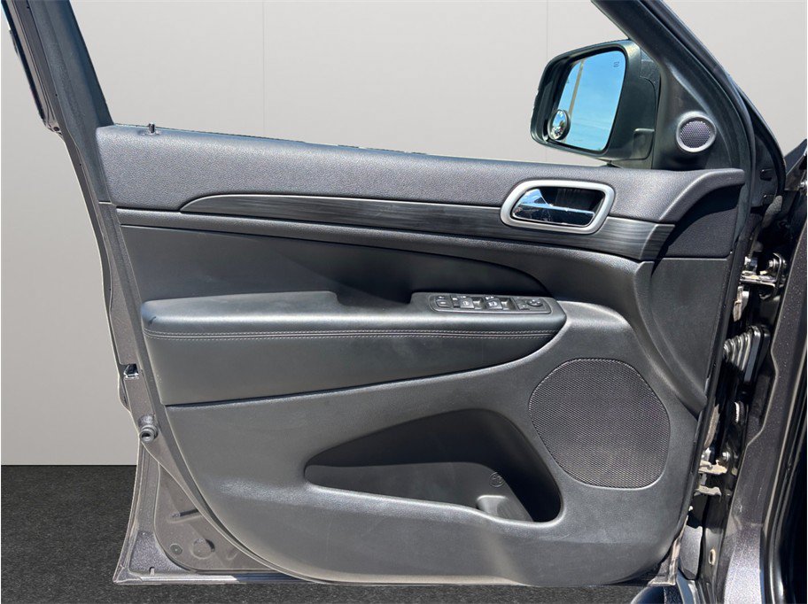 Used 2019 Jeep Grand Cherokee Laredo AWD/4WD image 20