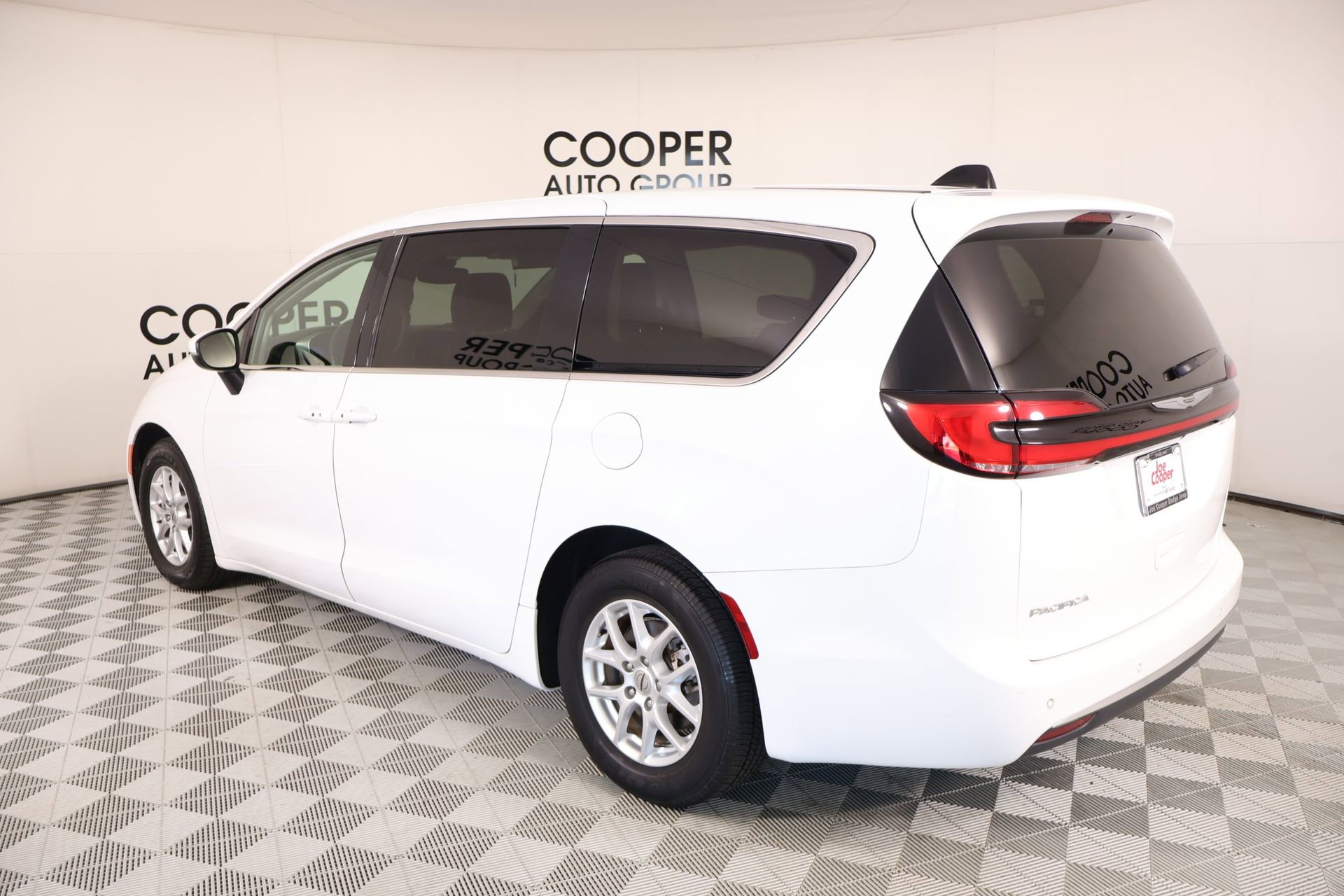 Used 2023 Chrysler Pacifica Touring-L image 23