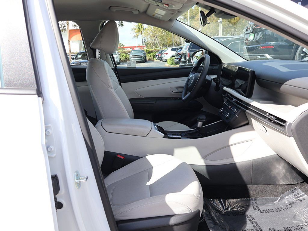 Used 2025 Hyundai Tucson SE image 27