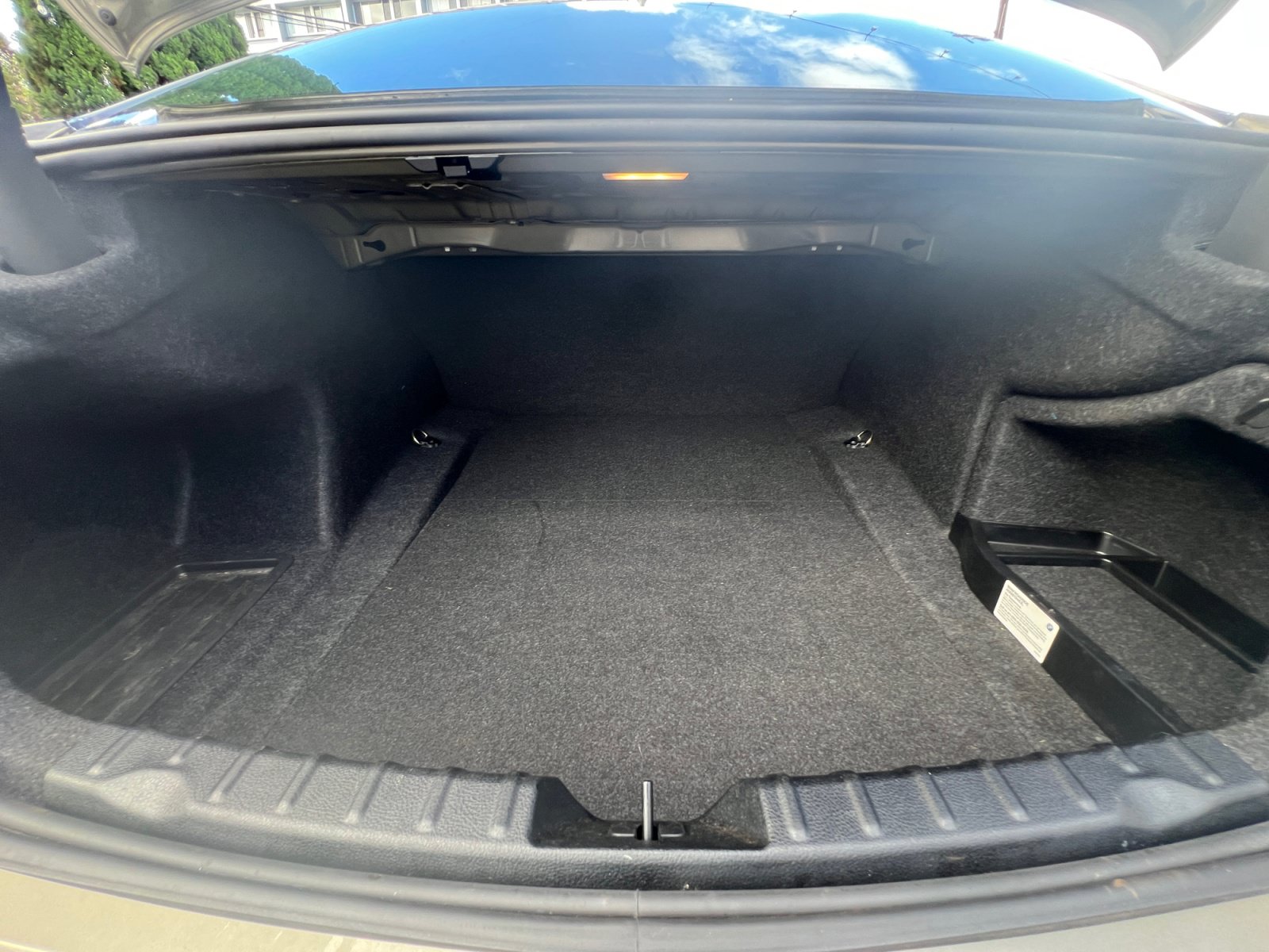 Used 2018 BMW 320i Sedan RWD image 18