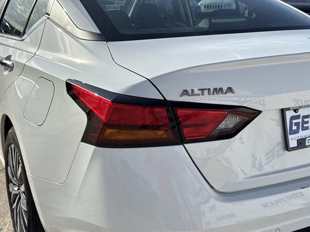 Used 2025 Nissan Altima 2.5 SV FWD image 14