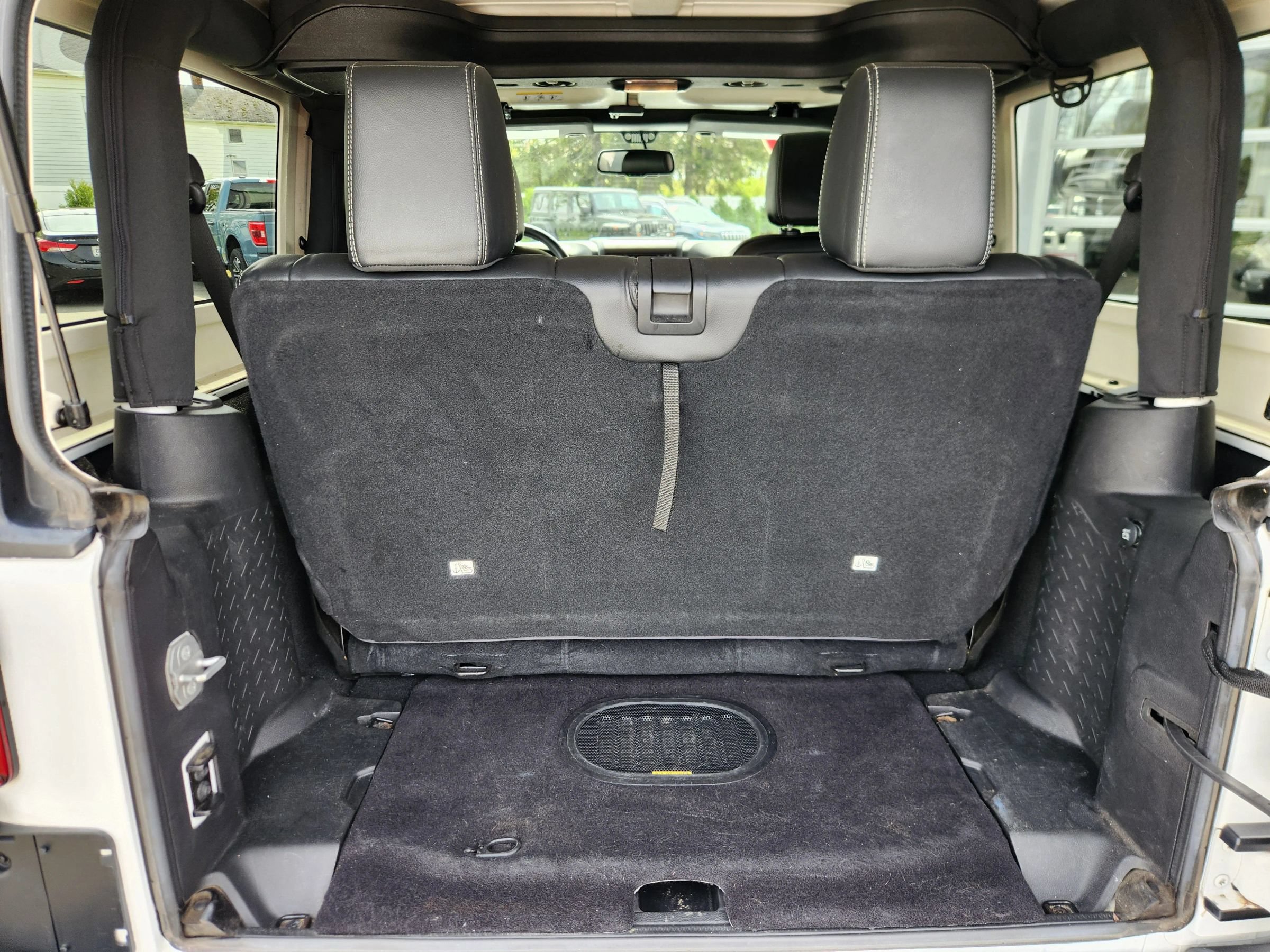 Used 2015 Jeep Wrangler Sahara w/ Dual Top Group AWD/4WD image 34