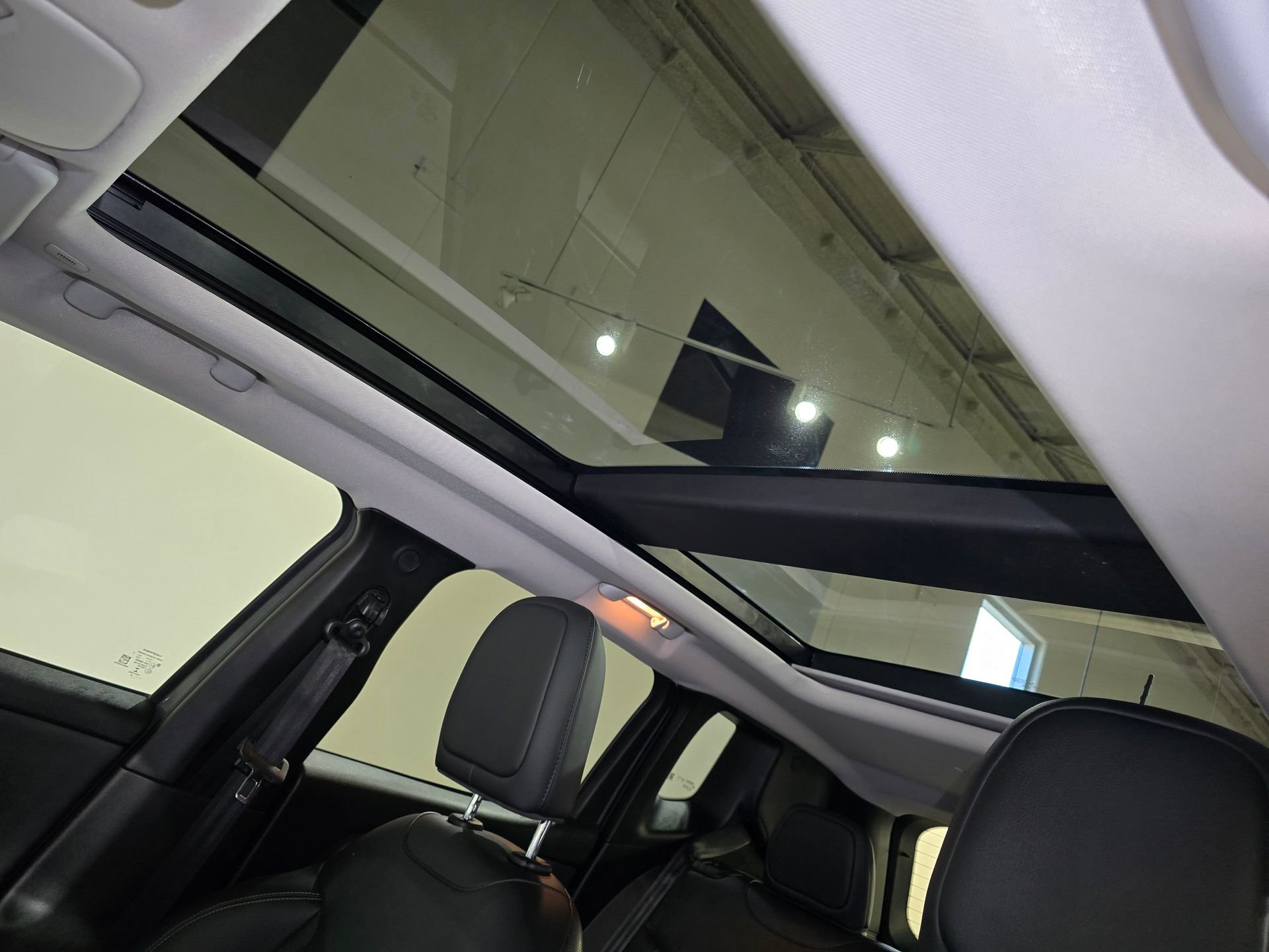 Used 2020 Jeep Renegade Limited w/ Safety and Security Group image 22