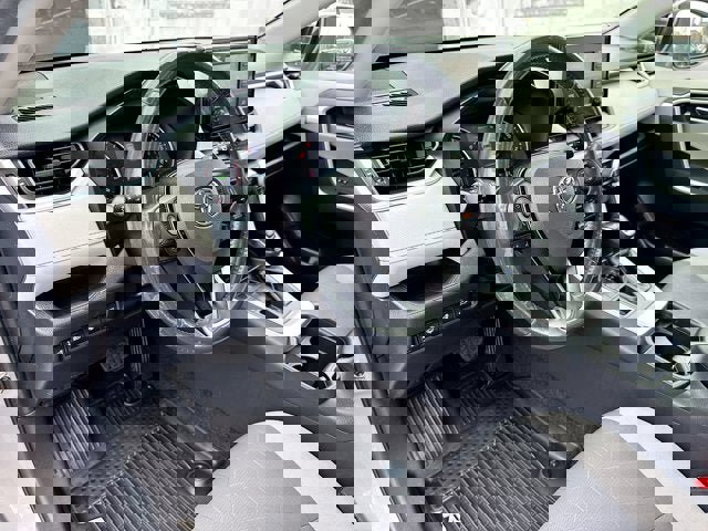 Used 2019 Toyota RAV4 XLE w/ Convenience Package image 9