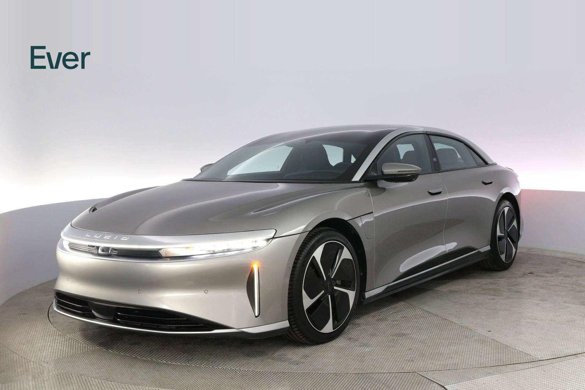 Used 2023 Lucid Air Touring image 2