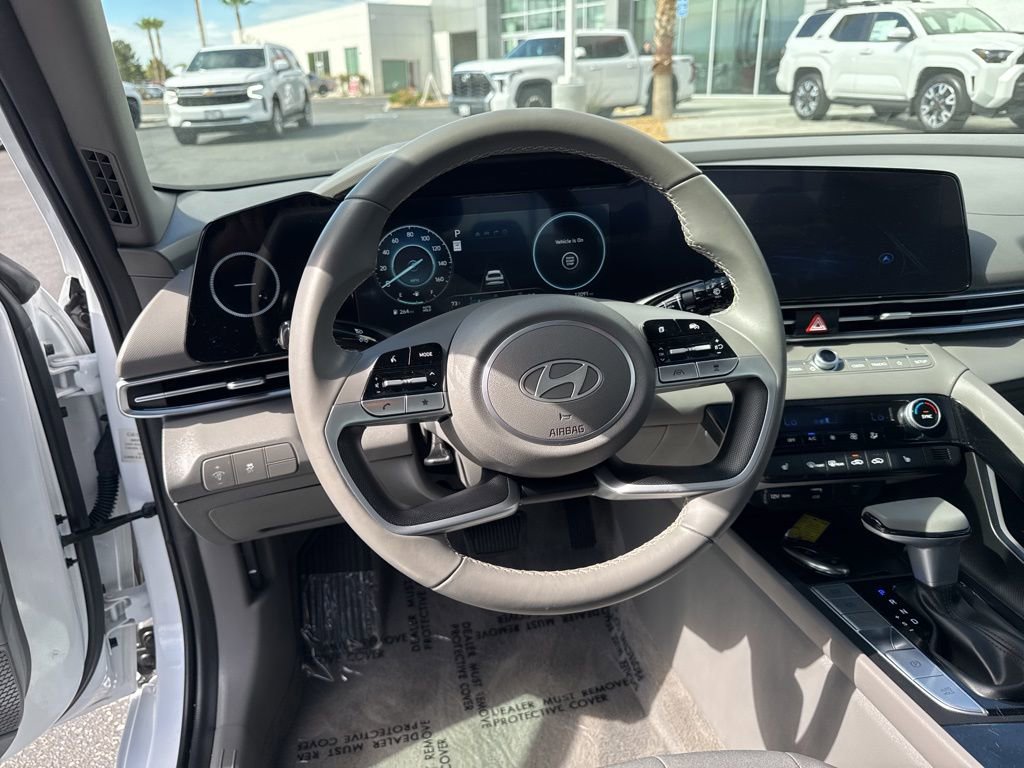 Used 2025 Hyundai Elantra SEL image 13