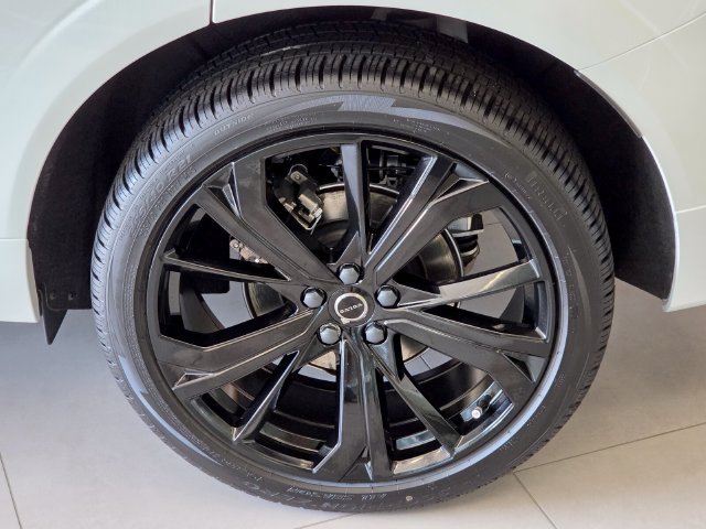 New 2026 Volvo XC60 B5 Ultra w/ Protection Package Premier AWD/4WD image 13