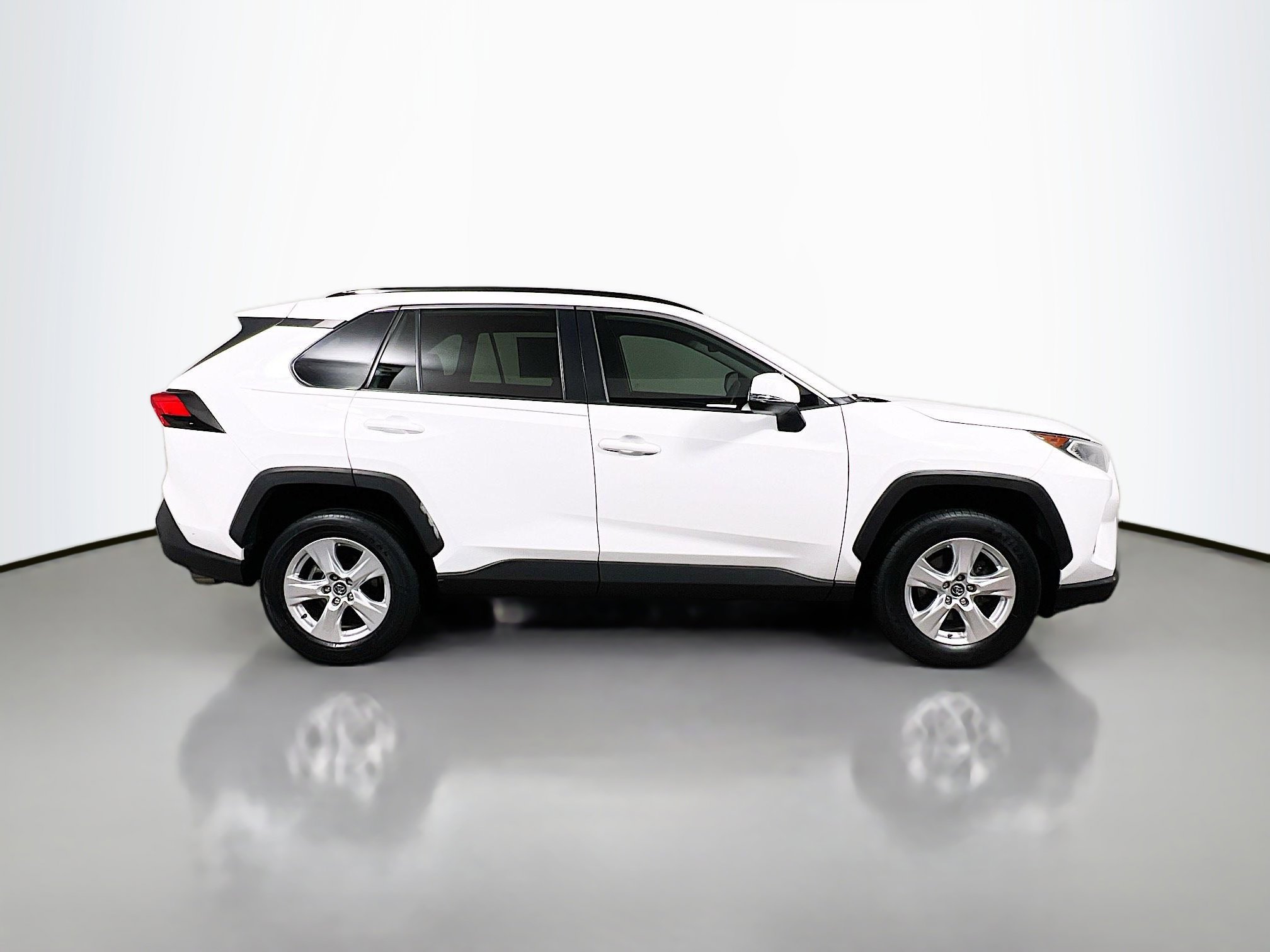 Used 2020 Toyota RAV4 XLE w/ Convenience Package image 3