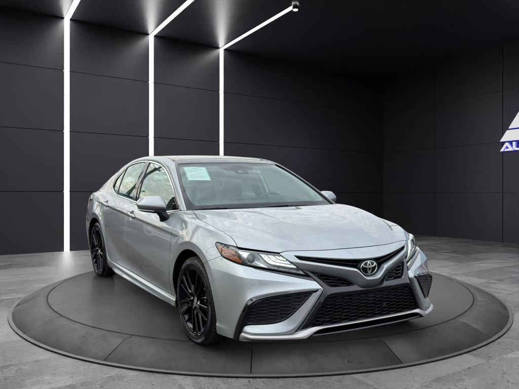 Used 2021 Toyota Camry XSE image 3