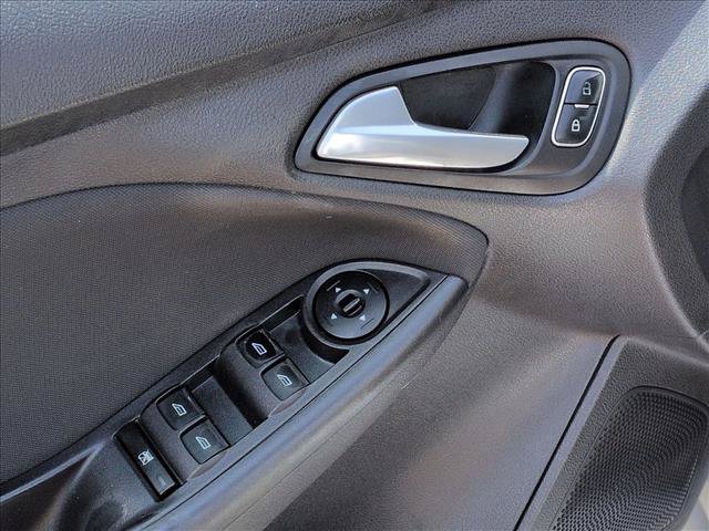 Used 2015 Ford Focus SE w/ SE Sport Package FWD image 12
