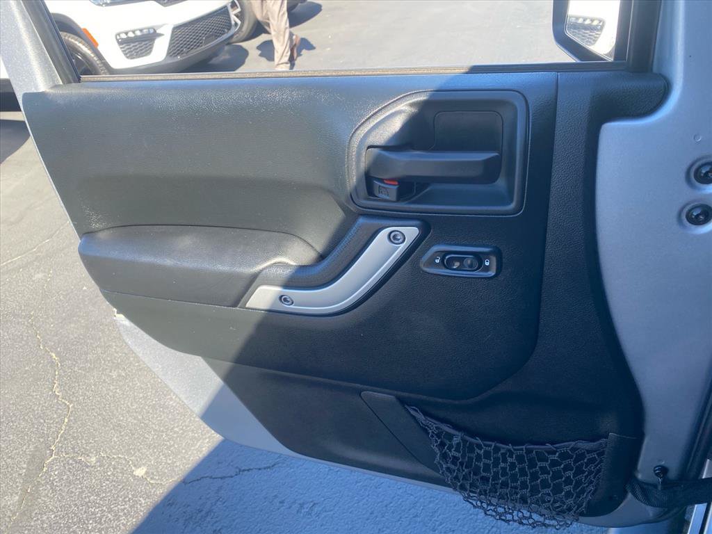 Used 2018 Jeep Wrangler Unlimited Rubicon w/ Connectivity Group AWD/4WD image 20