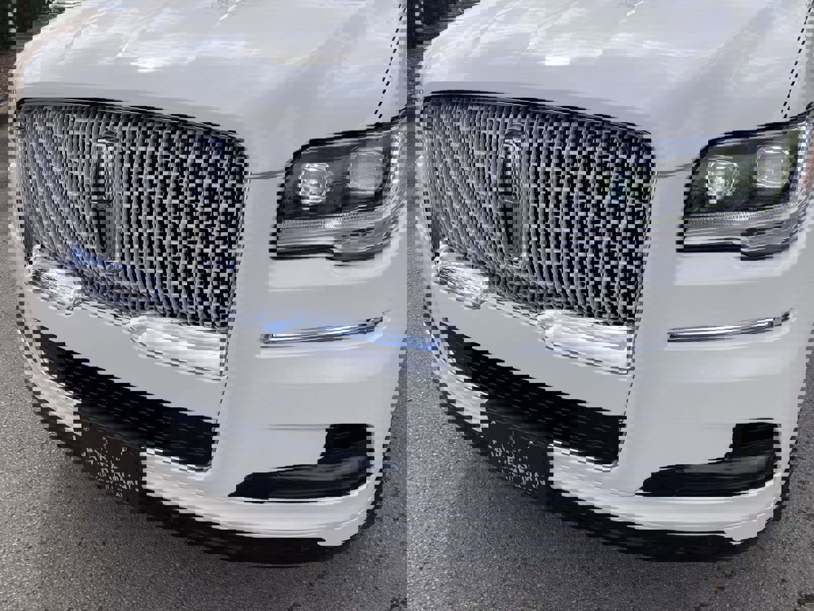 Used 2022 Lincoln Navigator Reserve image 10