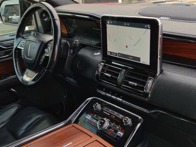 Used 2018 Lincoln Navigator Select w/ Technology Package image 11