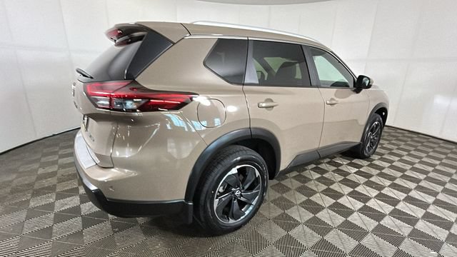 Used 2024 Nissan Rogue SV w/ SV Premium Package AWD/4WD image 2