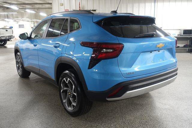 Used 2025 Chevrolet Trax LT FWD image 5