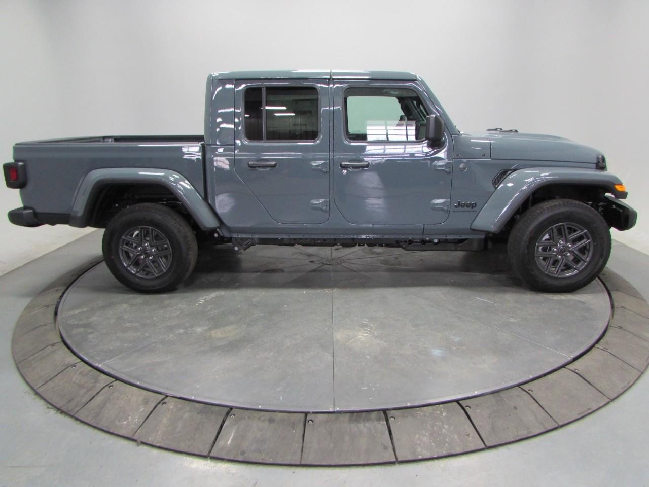 New 2026 Jeep Gladiator Sport AWD/4WD image 8